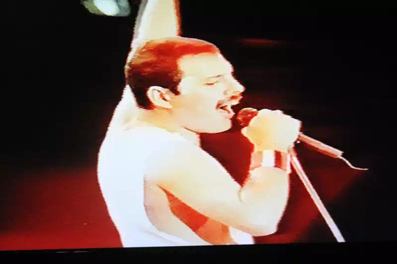 Солист группы QUEEN Фредди Меркьюри на концерте в г. Будапешт 27 июля 1986 года, запись на VHS видео