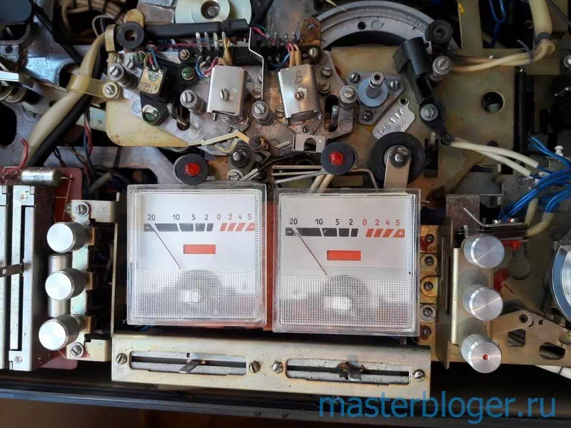 Стрелочные индикаторы и магнитные головки магнитофона Астра 110-1