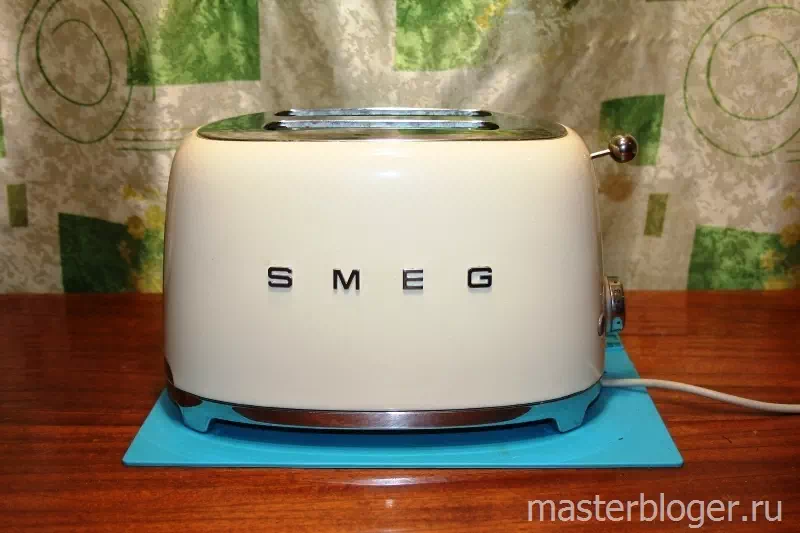 Как разобрать тостер SMEG TSF01CREU вы узнаете из этой этой статьи. Инструкция по разборке тостеров подходит к моделям SMEG TSF02CREU, TSF01WHEU, TSF01PGEU и других моделей тостеров марки SMEG.  